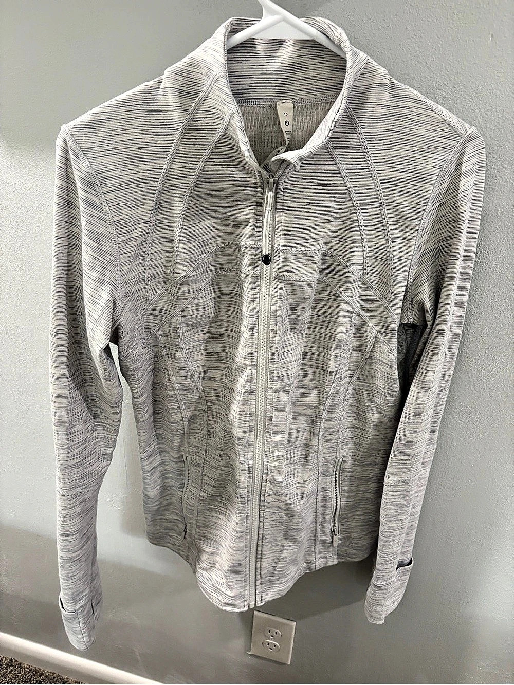lululemon Women's Zip Jacket Gray & White Size 10 Like New
